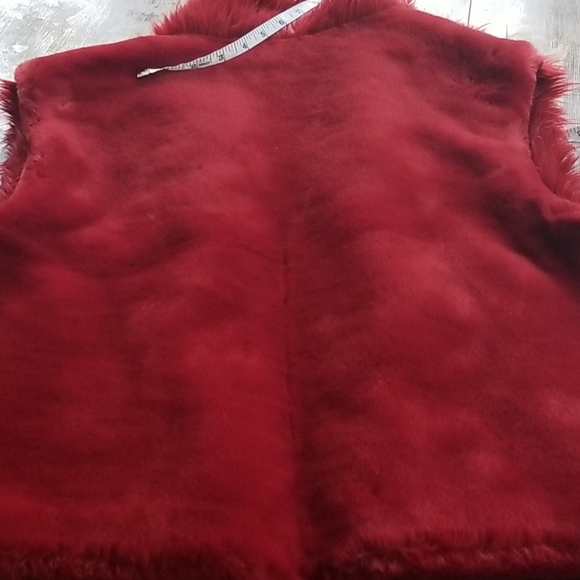 Soft Vibrant Vest - Picture 2 of 9